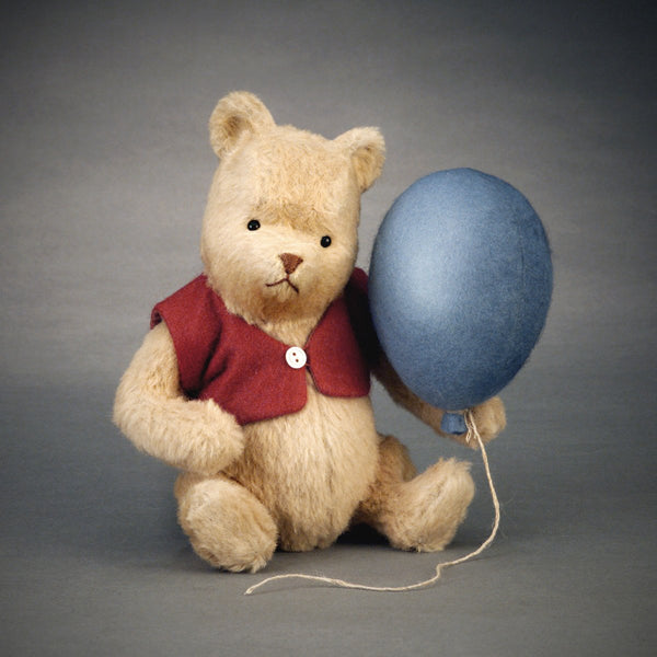 Pooh's Blue Balloon | R. John Wright Dolls